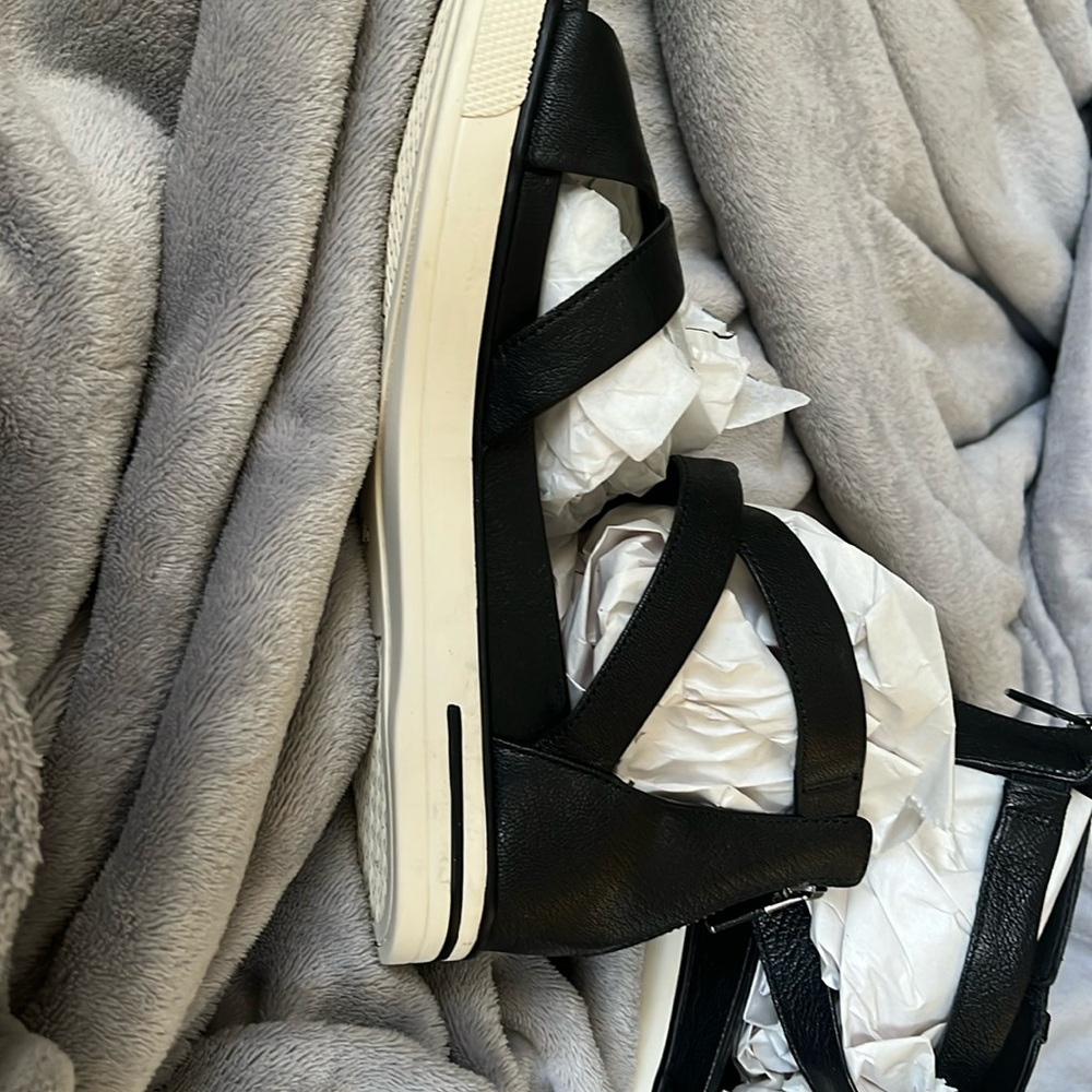 Eileen Fisher Sally Sport Sandals Women 7.5 Black Leather Strappy Zip Heel